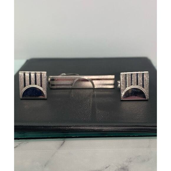 Vintage Very Nice Classic Timeless Silver Tone Cuff Links And Tie Clip - Picture 1 of 4